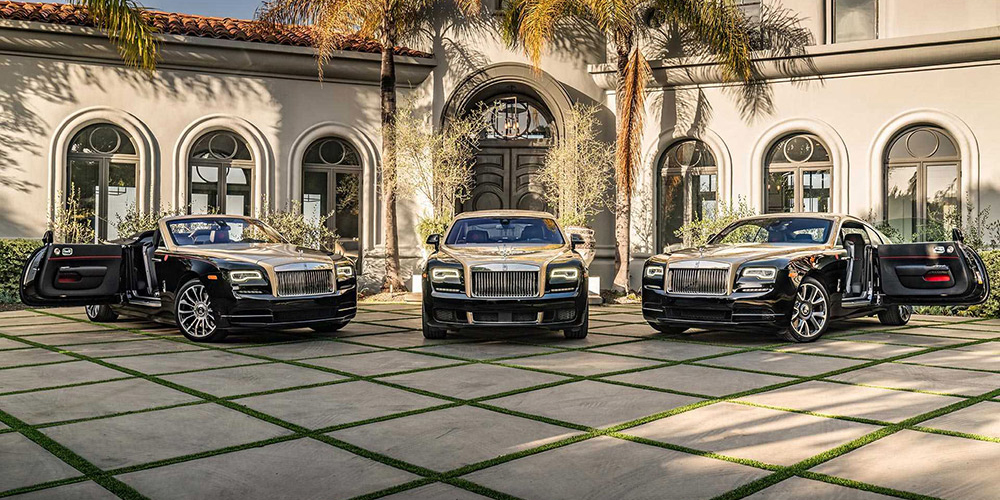 i-rolls-royce-giortazei-tin-chronia-tou-gourouniou-me-tesseris-eidikes-ekdoseis-364477