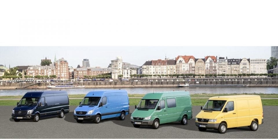 to-mercedes-benz-sprinter-giortazei-25-chronia-protoporias-608674