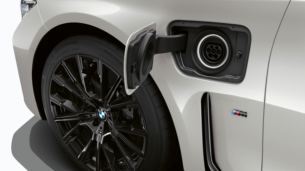 ta-600-chlm-einai-i-megisti-aftonomia-gia-ta-ilektrika-tis-bmw-607425