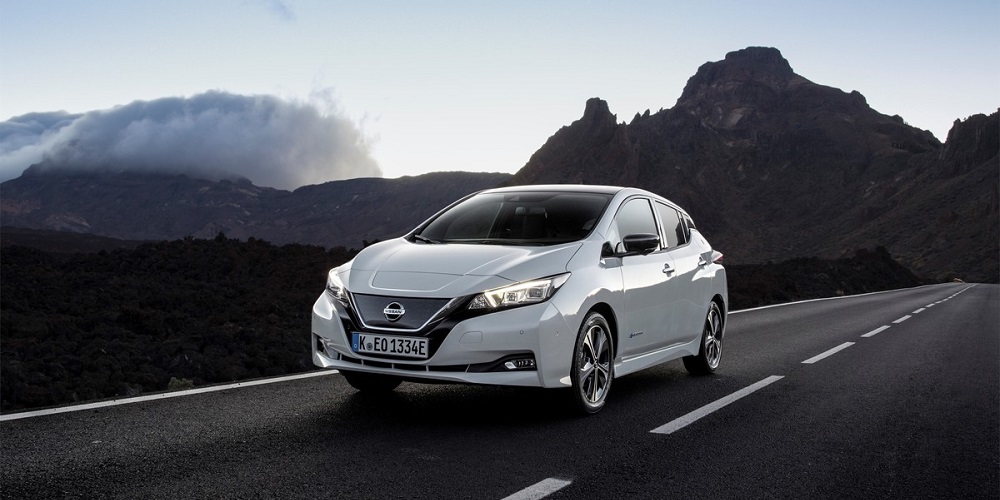 i-nissan-metaferei-to-tropaio-tou-champions-league-sto-spiti-palaimachou-podosfairisti-idioktiti-nissan-leaf-615687