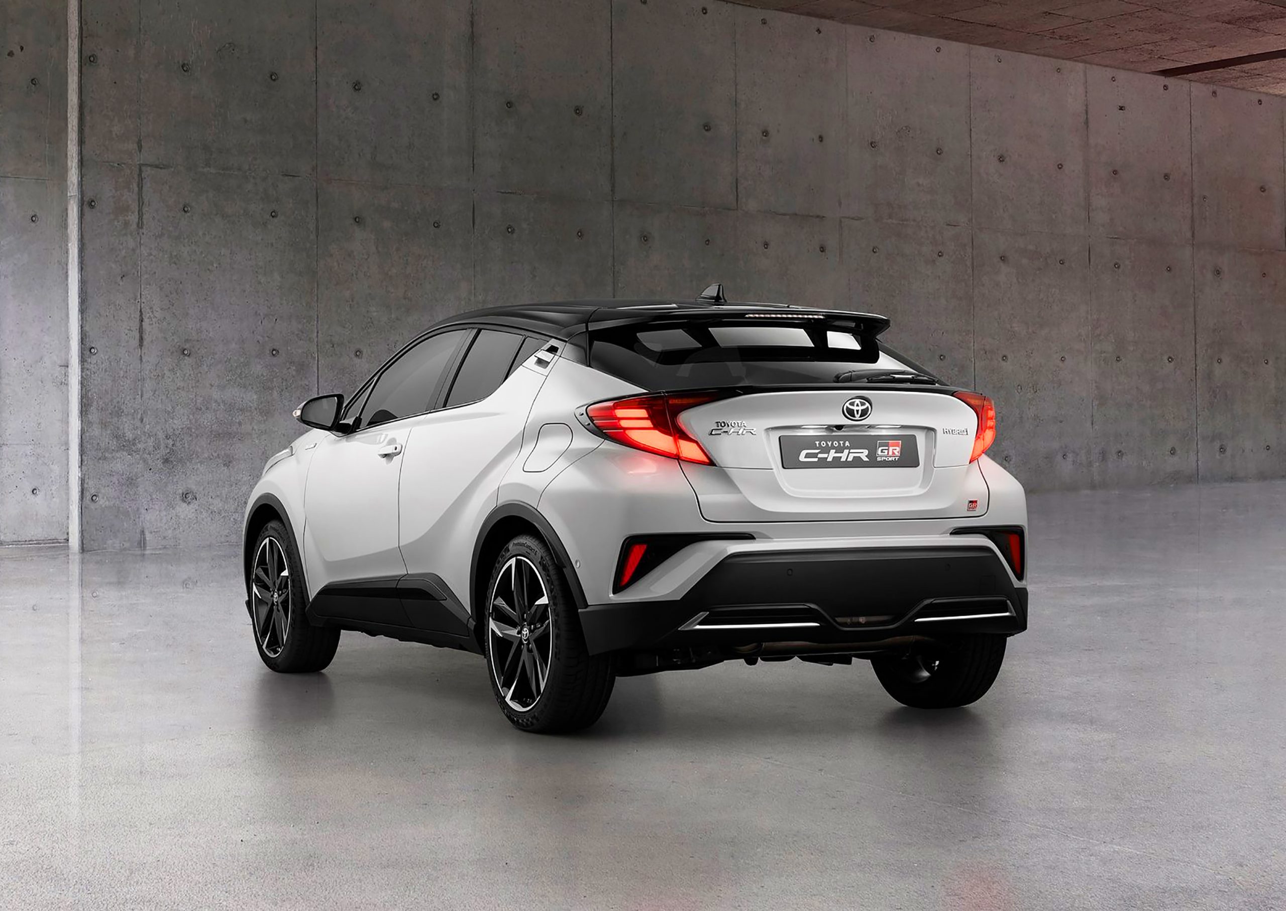 toyota-c-hr-gr-sport-nea-spor-ekdosi-618006