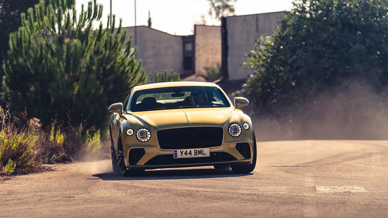 deite-mia-bentley-continental-gt-speed-na-lionei-ta-elastika-tis-626262