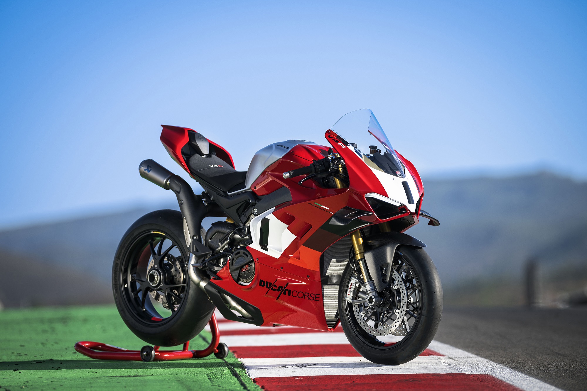 i-ducati-parousiazei-ti-nea-panigale-v4-r-ton-240-ippon-644950