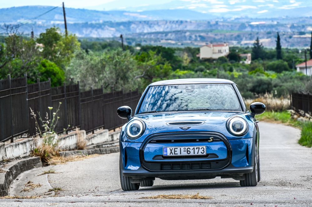 Cooper SE: Βόλτα στην Αρχαία Κόρινθο με το ηλεκτρικό Mini - ΚΟΡΙΝΘΙΑ