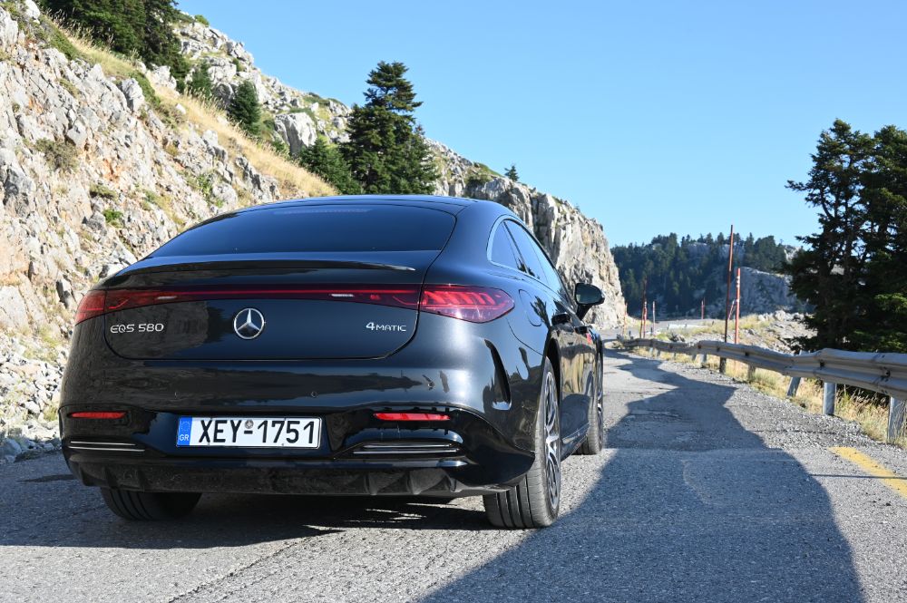 Mercedes EQS 580 4Matic: Ταξίδι Αθήνα-Παρνασσός - ΕΛΛΑΔΑ