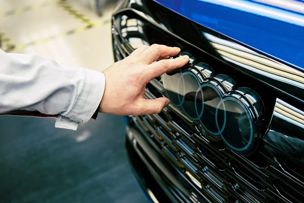 oi-times-tou-neou-audi-q8-e-tron-stin-ellada-651938