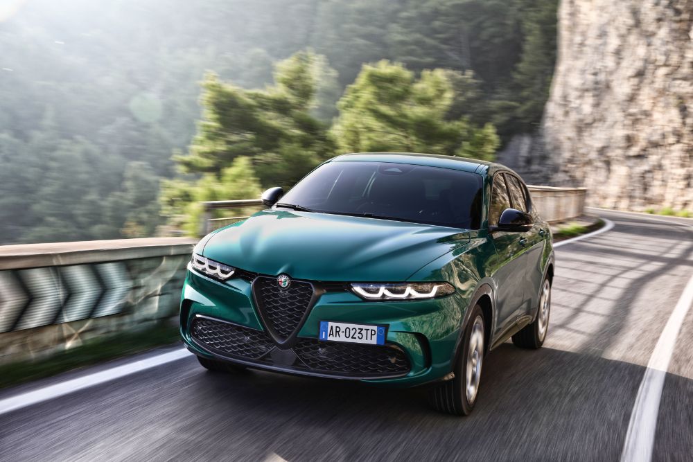 i-alfa-romeo-tonale-plug-in-hybrid-q4-diathesimi-stin-ellada-657905