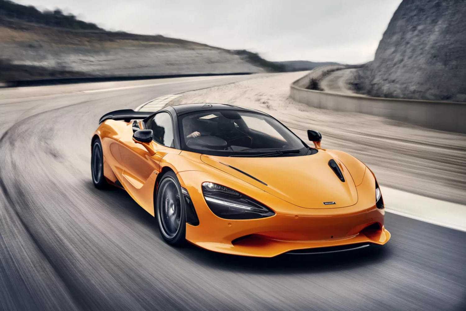 nea-mclaren-750s-afximeni-ippodynami-meiomeno-varos-666342