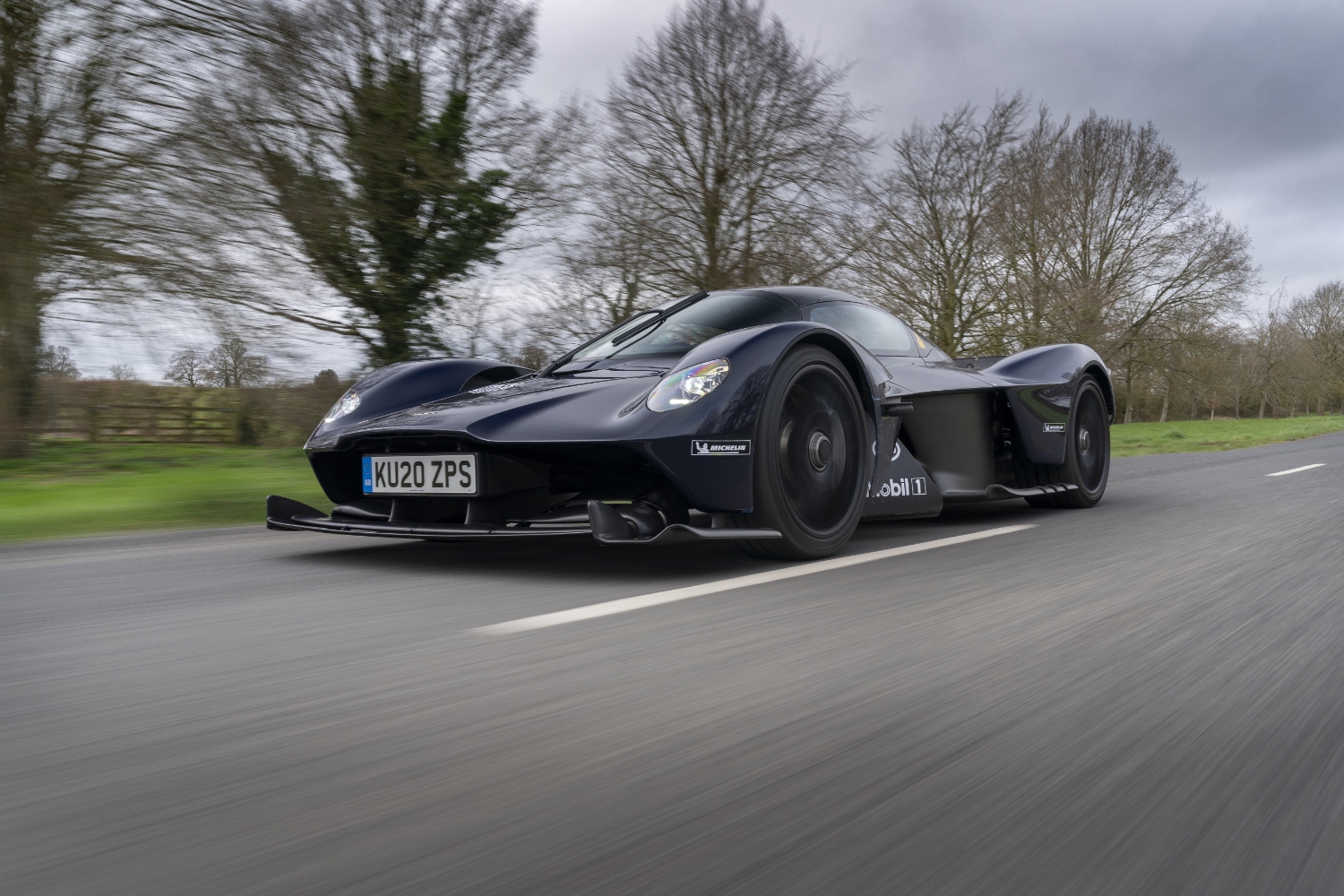 tha-doume-telika-tin-aston-martin-valkyrie-sto-le-man-668022