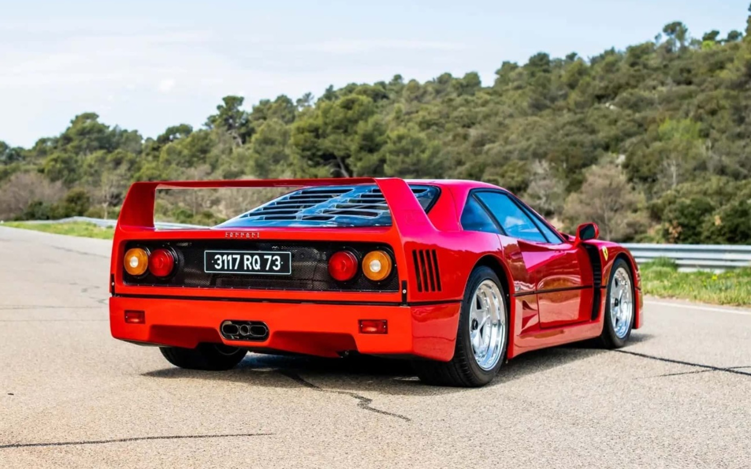 pros-polisi-i-ferrari-f40-tou-protathliti-tis-f1-alain-prost-667194