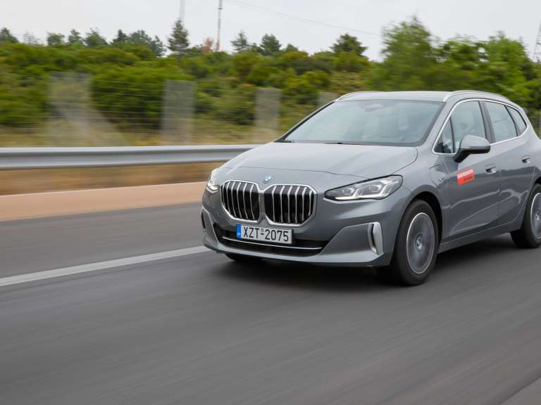 dokimi-bmw-225e-xdrive-active-tourer-gia-goneis-me-odigikes-anisychies-675146