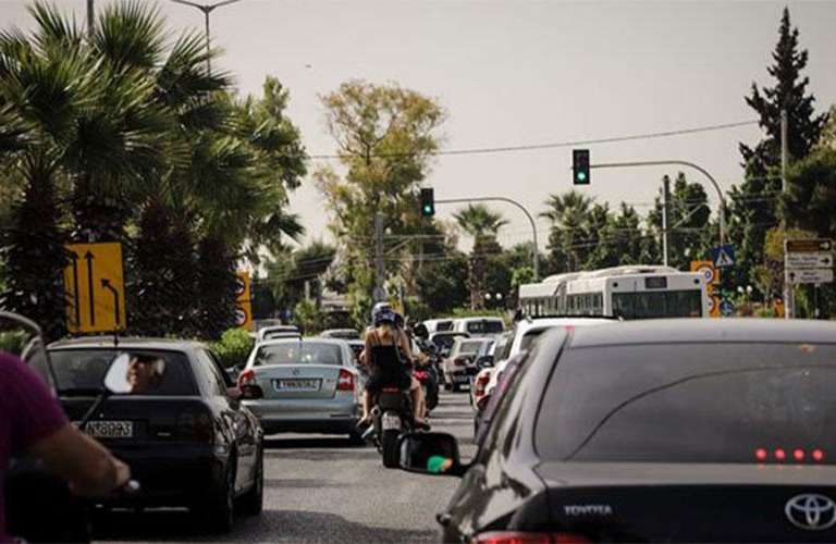 trochaio-stin-paraliaki-sto-revma-pros-glyfada-megalo-botiliarisma-672106