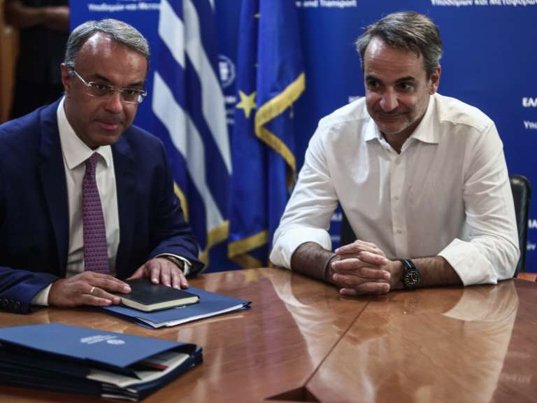 mitsotakis-arches-tou-2024-se-kykloforia-250-ilektrokinita-leoforeia-stin-athina-kai-thessaloniki-677987