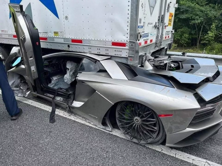 lamborghini-aventador-peftei-pano-se-ntalika-zontanos-apo-thavma-o-odigos-678448