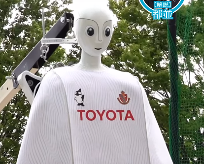 i-toyota-kataskevase-robot-podosfairisti-pou-kineitai-me-ydrogono-679008