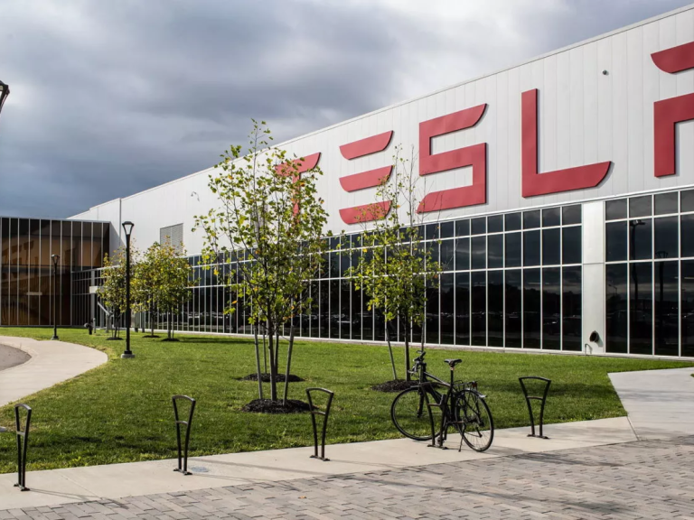 tesla-gigafactory-to-montelo-leitourgias-ofelise-toso-stin-kina-oso-kai-tis-ipa-677004