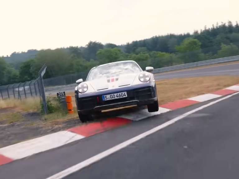 i-porsche-911-dakar-kanei-ton-gyro-tou-nurburgring-choris-oria-pistas-681277