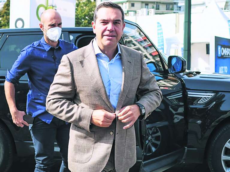 o-alexis-tsipras-paredose-kai-to-thiriodes-range-rover-perimenei-to-neo-tou-afentiko-685796