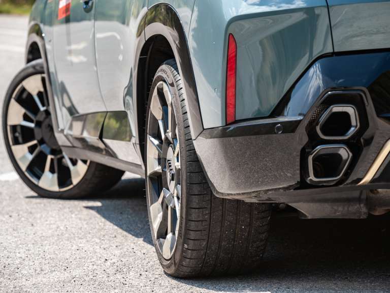 to-polyteles-suv-ton-190-000-evro-pou-odigei-o-giorgos-printezis-echei-653-ippous-684142