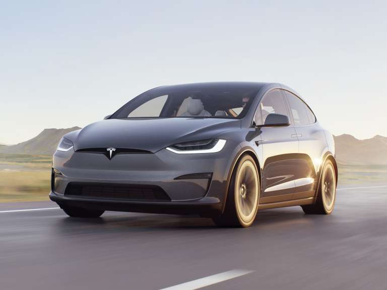 ochi-allo-minimalismo-leei-idioktitis-tesla-model-x-689232