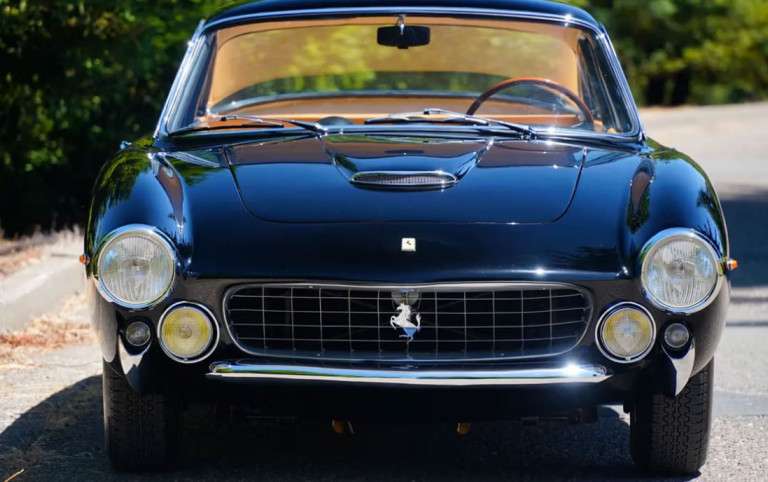 ferrari-apo-chrysafi-mia-250-gt-lusso-tou-1963-poleitai-pano-apo-12-ekat-dolaria-687797