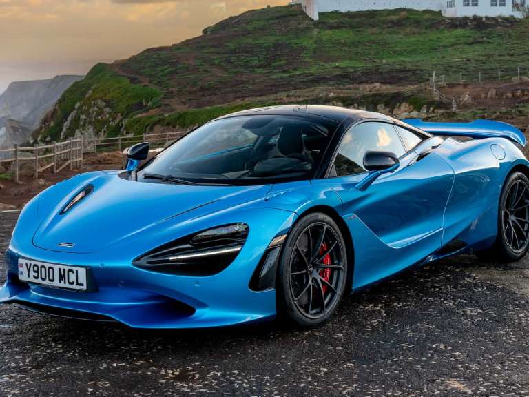 sto-bachrein-ta-kleidia-tis-mclaren-692712