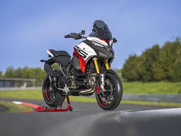 nea-ducati-multistrada-v4-rs-me-kinitira-panigale-689728