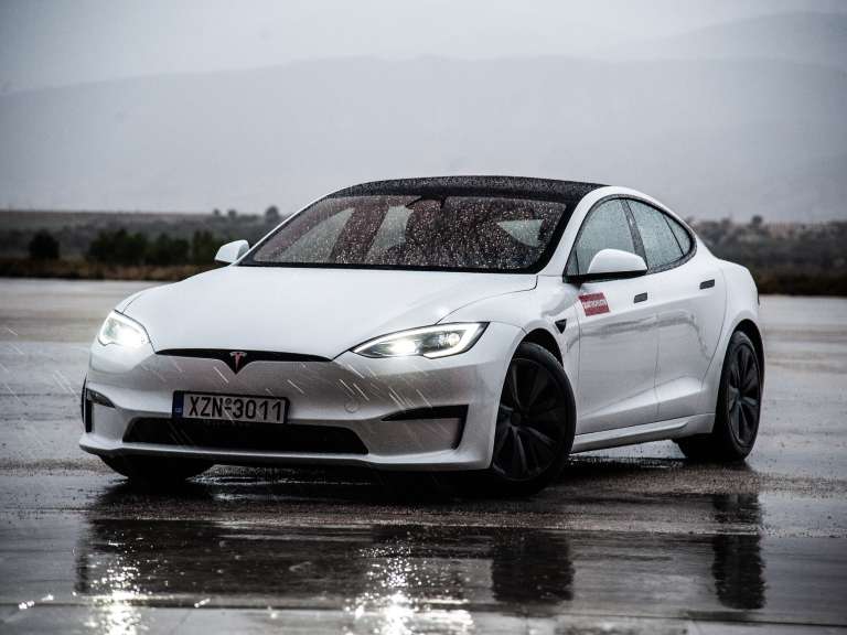 video-dokimi-tesla-model-s-plaid-to-pio-grigoro-aftokinito-stin-ellada-691791