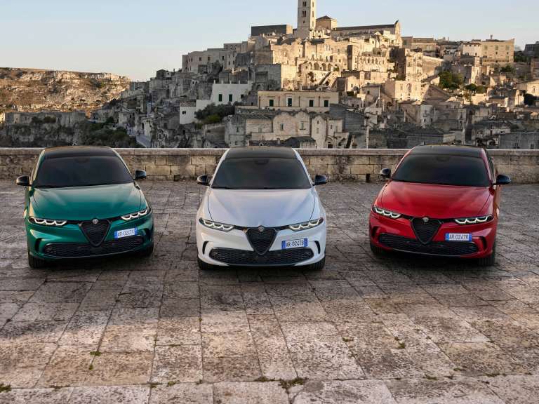 ti-monadiko-echoun-oi-ekdoseis-tributo-italiano-gia-tis-alfa-romeo-tonale-giulia-kai-stelvio-692145