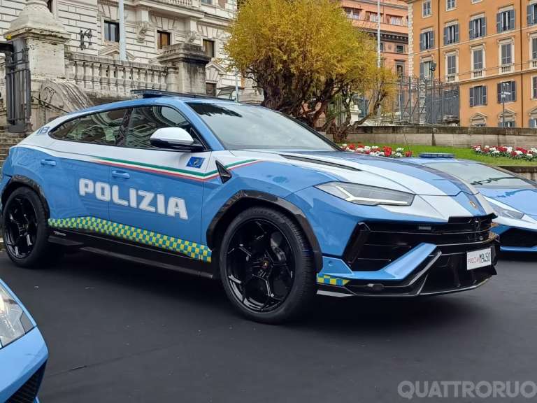 astynomos-lamborghini-urus-performante-diataxte-🚓-694729