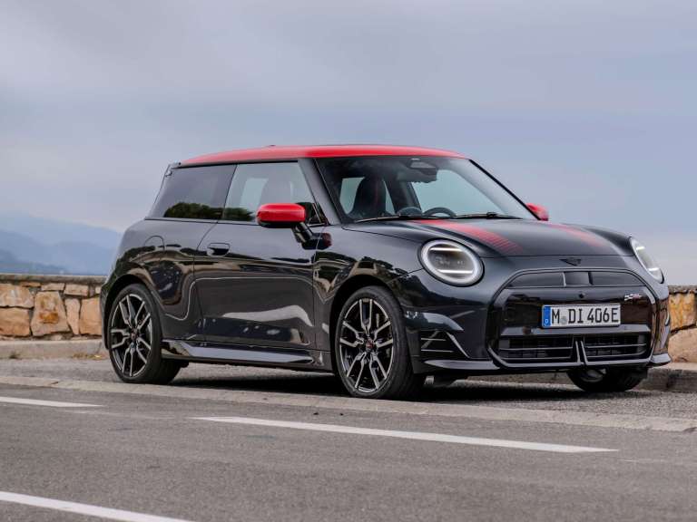 neo-mini-cooper-se-works-ilektriko-me-spor-emfanisi-694223