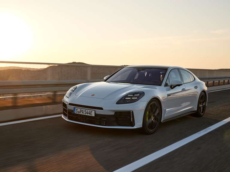 i-porsche-parousiazei-tis-nees-plug-in-yvridikes-ekdoseis-tis-panamera-703550