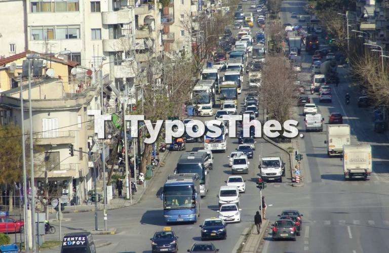 pano-apo-120-touristika-leoforeia-orgosan-tin-thessaloniki-kinitopoiiseis-gia-ta-teli-kykloforias-vinteo-703800