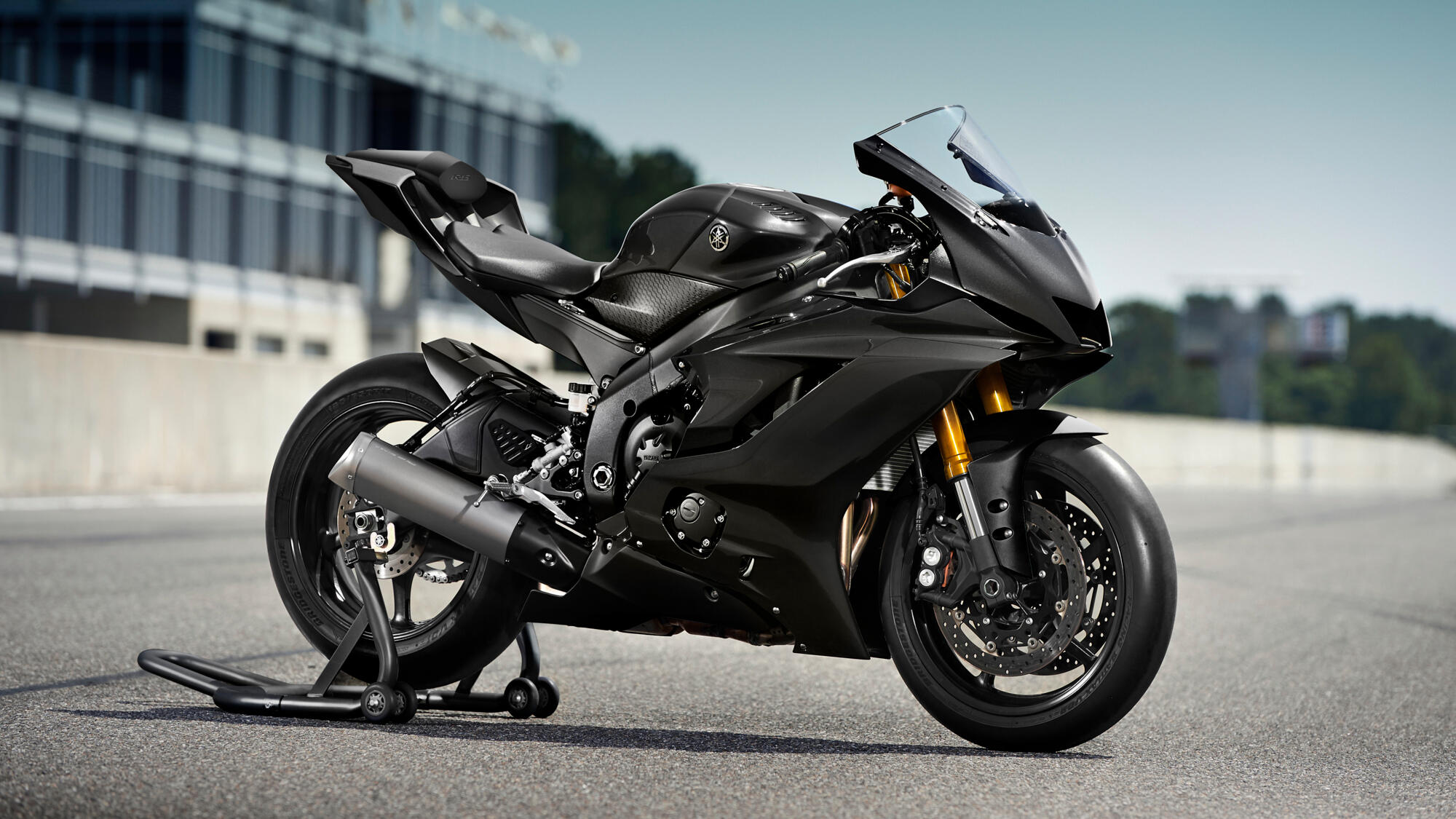 Yamaha R9