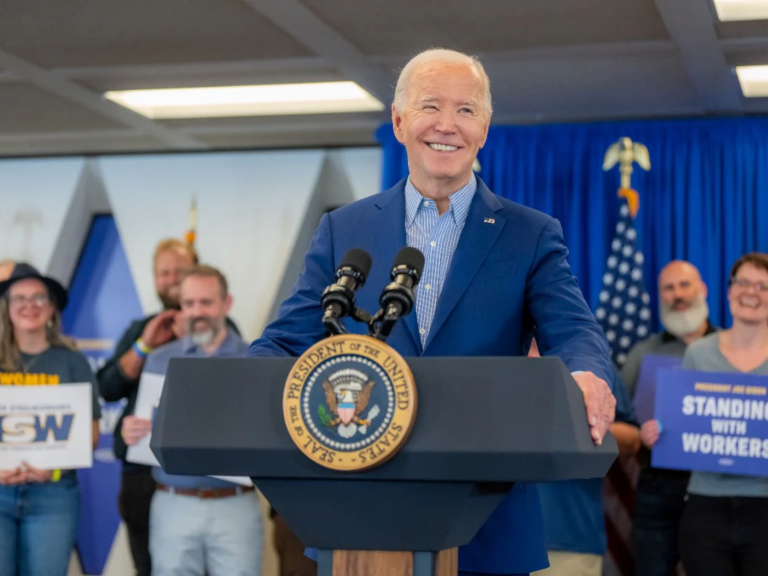 episimo-o-biden-tsakizei-ta-kinezika-ilektrika-aftokinita-713926