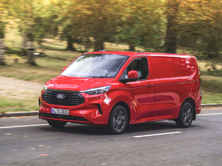 ford-transit-custom-etoimoparadoto-me-tous-pleon-pronomiakous-orous-apoktisis-714820