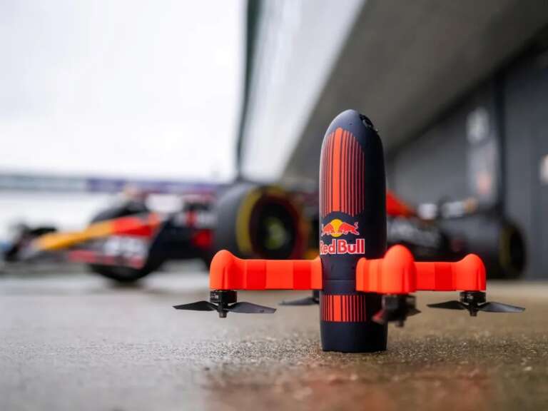 i-red-bull-thelei-na-allaxei-pos-vlepoume-motogp-me-ena-drone-pyravlo-712687