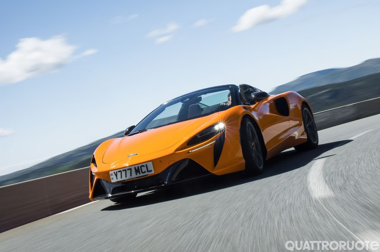 McLaren Artura Spider