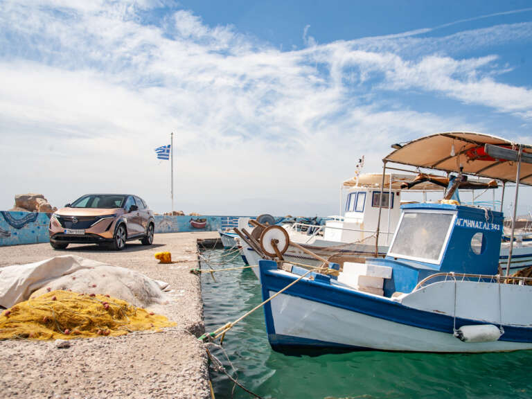 ston-parathalassio-thisavro-tis-fokidas-me-to-nissan-ariya-719479