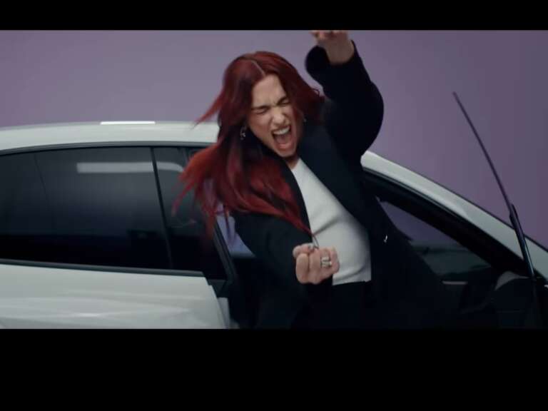 to-pio-akrivo-kai-entyposiako-video-clip-tis-dua-lipa-afora-tin-porsche-724309