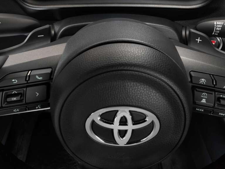 i-toyota-stochevei-stin-anaptyxi-ton-ilektrikon-aftokiniton-tis-725326