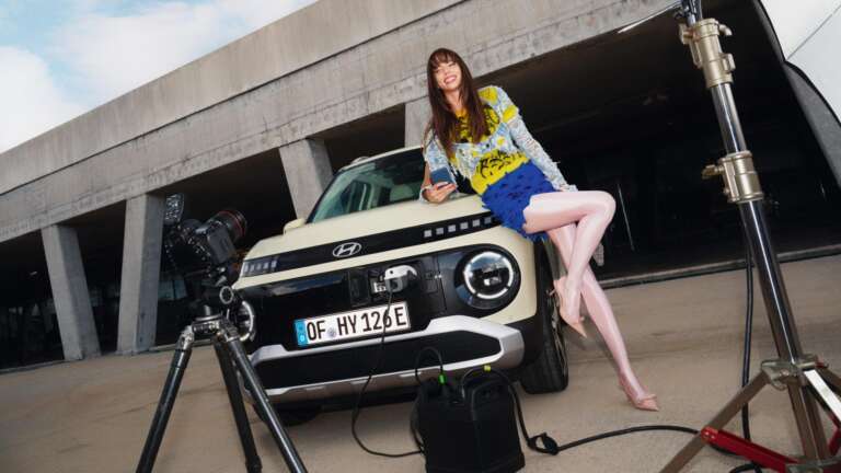 i-hyundai-sto-athens-fashion-week-me-to-ilektriko-inster-755288