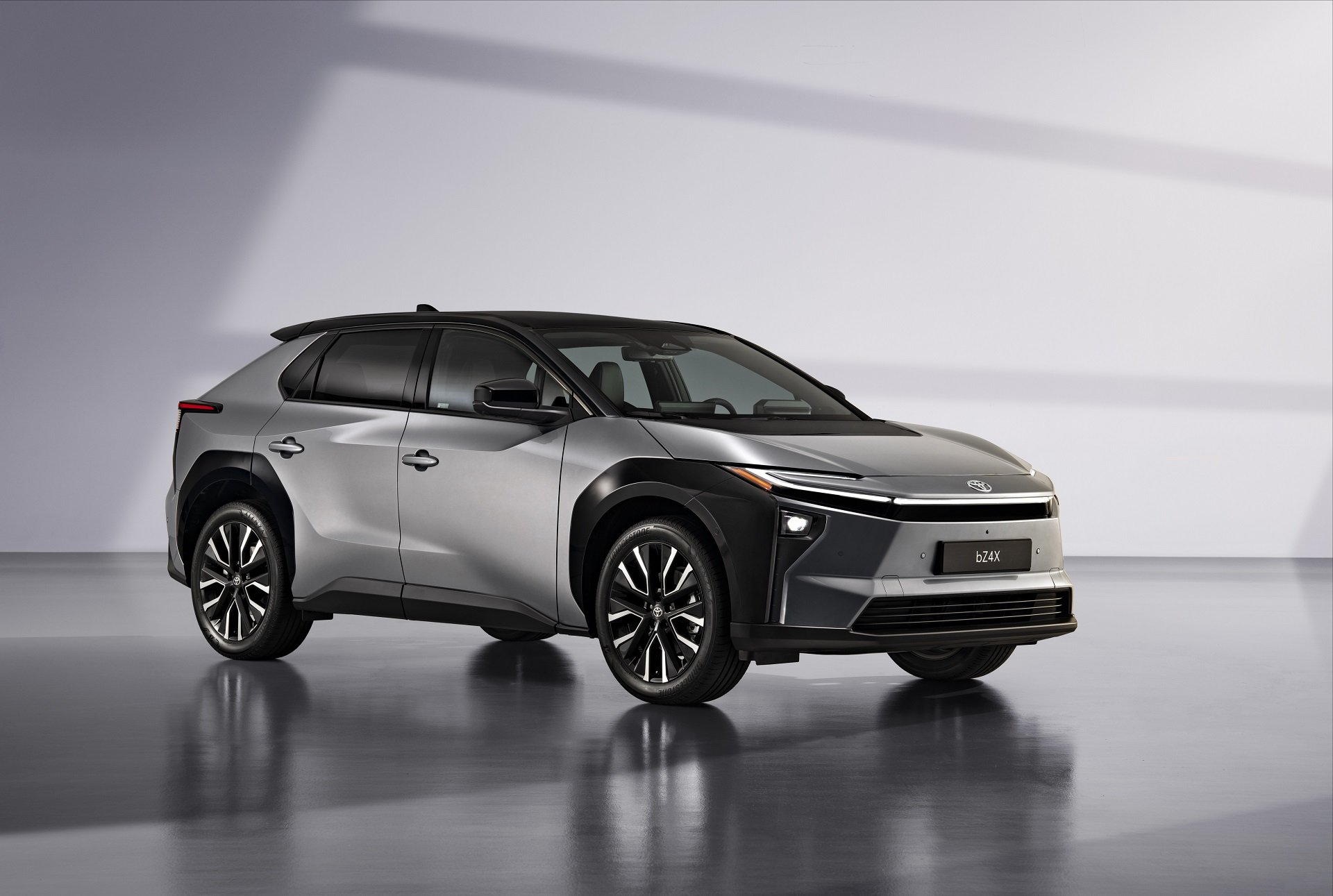 anakoinothikan-oles-oi-times-gia-to-neo-toyota-bz4x-stin-ellada-analytiki-lista-exoplismou-755445