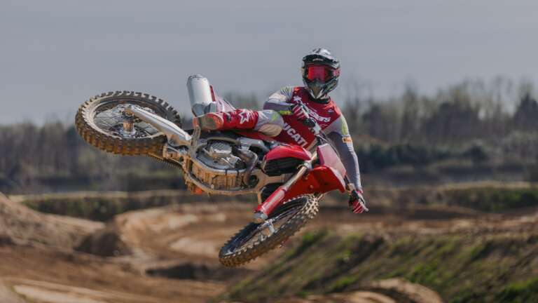 ducati-desmo450-mx-i-proti-motosykleta-motocross-tis-ducati-757888