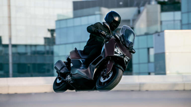 nea-meiomeni-timi-gia-to-yamaha-xmax-300-tech-max-758167