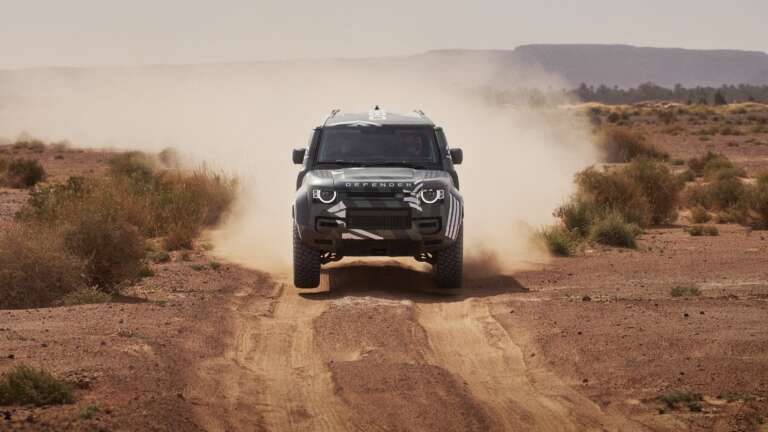 to-defender-stin-erimo-me-ton-mr-dakar-sto-timoni-758310