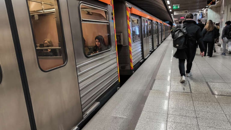 metro-kai-tram-24-ores-ta-savvata-ti-leei-i-stasy-759339