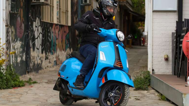 dokimi-vespa-gts-310-supersport-e5-i-ischyroteri-vespa-olon-ton-epochon-758904