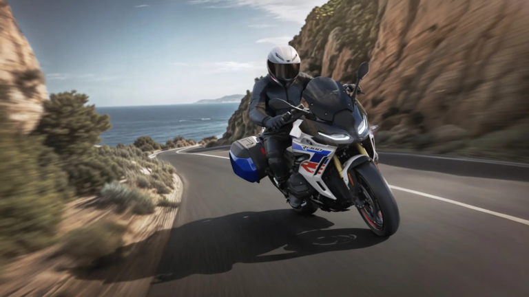 bmw-r-1300-rs-rt-o-tachyteros-boxer-kinitiras-stis-dyo-nees-touring-motosykletes-759600