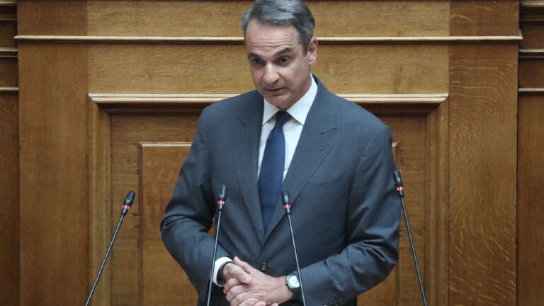 mitsotakis-gia-neo-kok-to-40-ton-nekron-sta-trochaia-einai-neoi-me-michani-kai-to-25-den-forouse-zoni-762080
